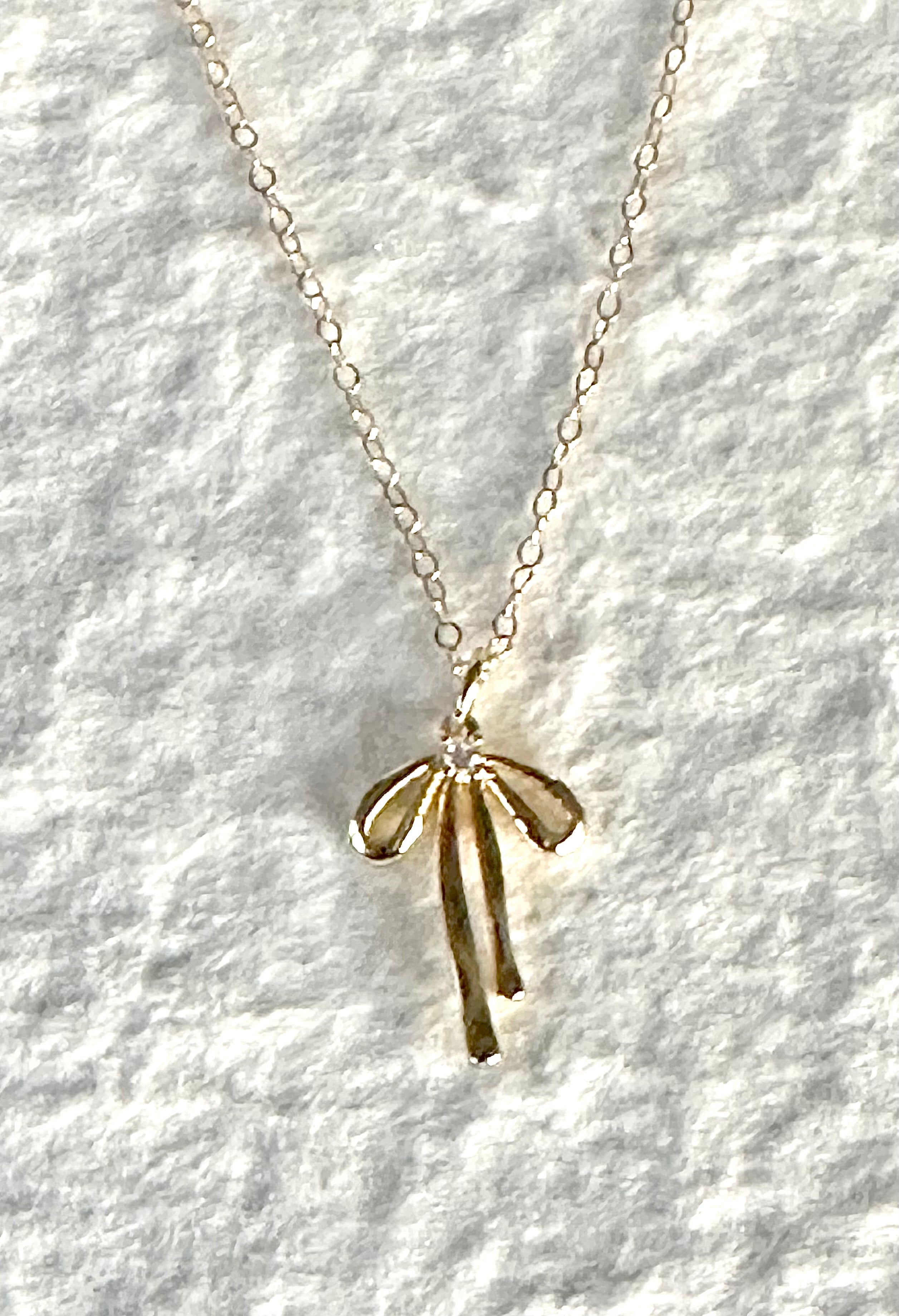 Elegant Ribbon Necklace